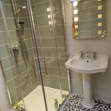 Luxury Town House سكيبيرين